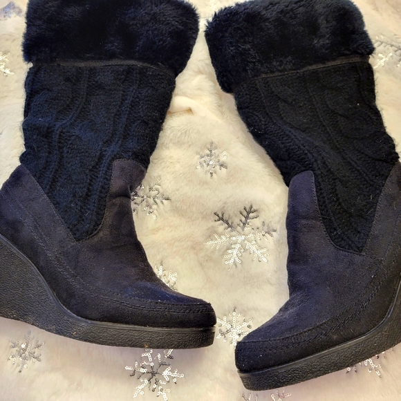 American Eagle Knit fur Wedge - Picture 2 of 3